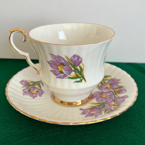 Fine Bone China Tea Cup Royal Windsor - Prairie Crocus - Picture 2 of 6